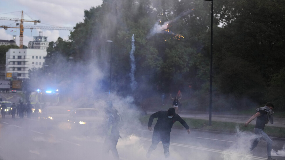 شرطة سلوفينيا تشتبك مع محتجين قبل قمة أوروبية مقررة غدا