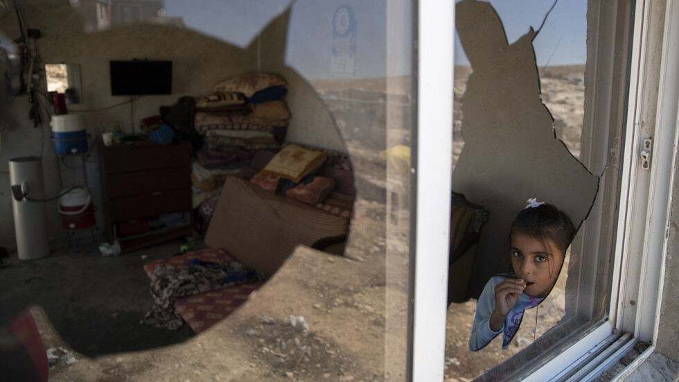 الشرطة الإسرائيلية: مستوطنون حاولوا الاعتداء على طفل فلسطيني مصاب في سيارة إسعاف