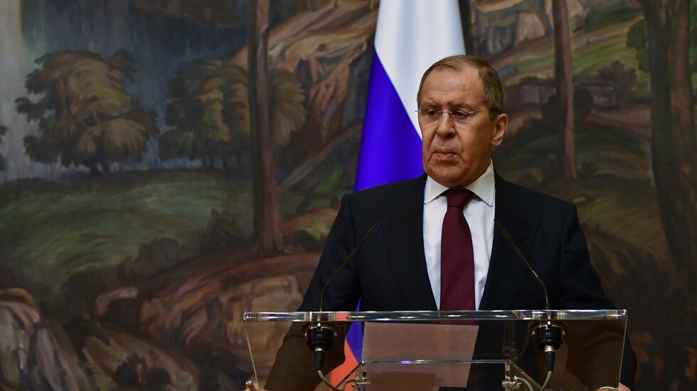 مراسل صحفي يثير امتعاض لافروف ويدفعه لتوجيه كلمة (فيديو)