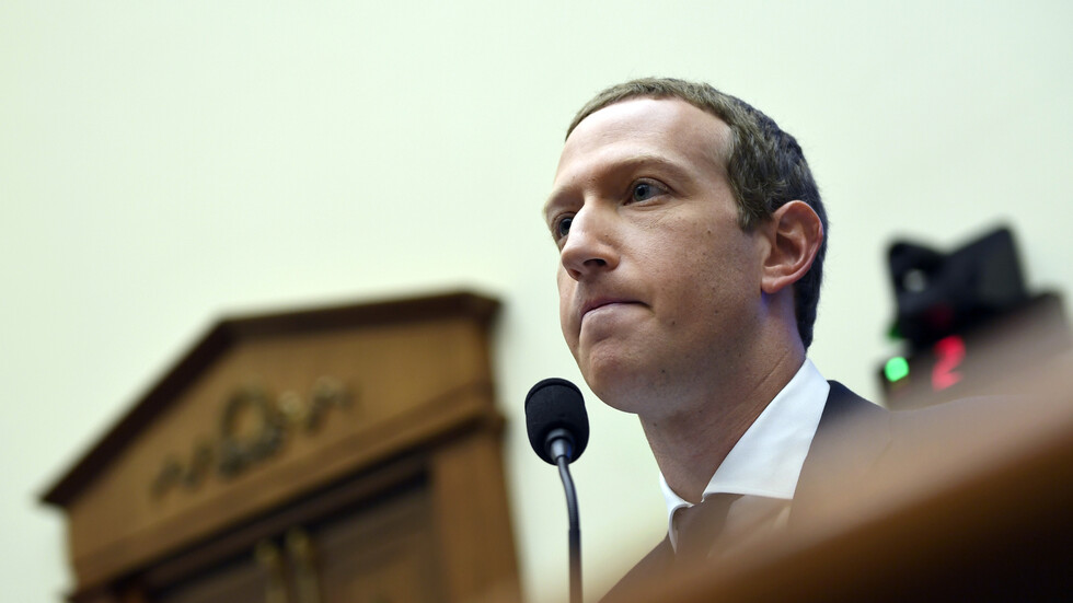 سنودن مهاجما زوكربيرغ: يقدم "فيسبوك" على أنها الضحية الحقيقية!