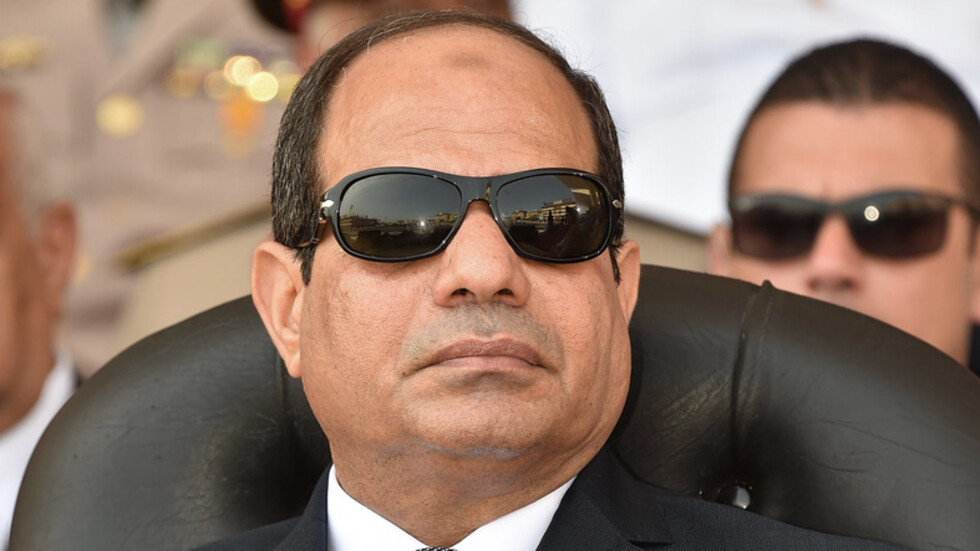 الكشف عن تفاصيل حول الفريق السابق بالجيش المصري الذي توجه نحوه السيسي (صورة)