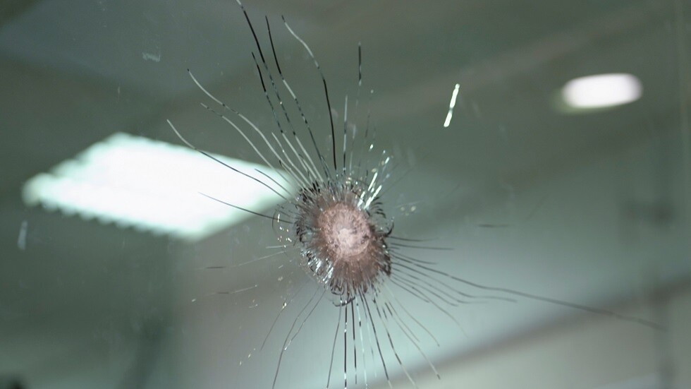 السعودية.. إصابة 4 عاملين إثر استهداف الحوثيين مطار أبها