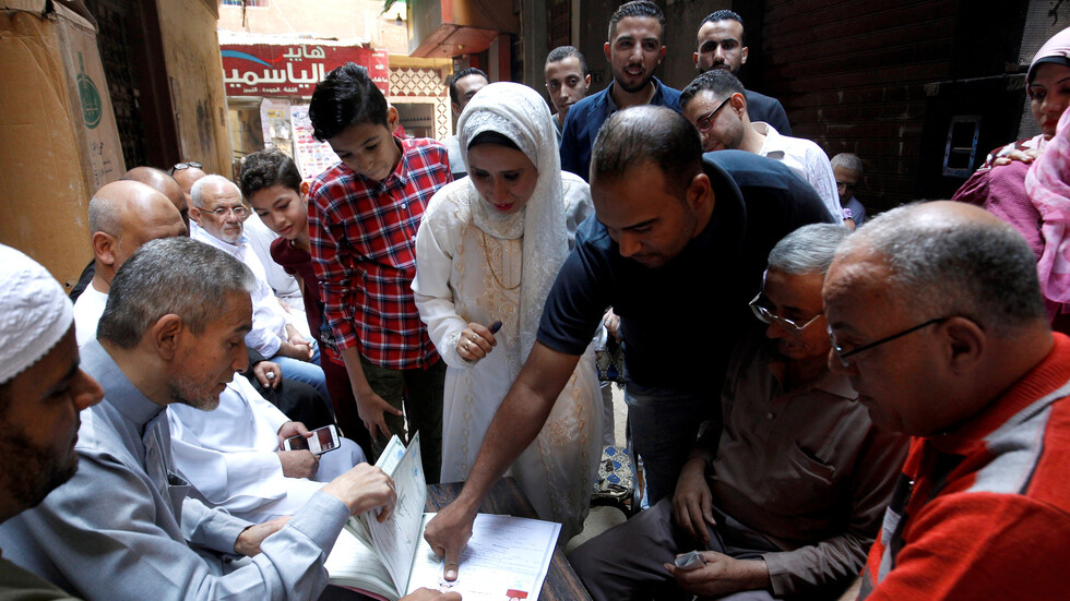 مصر.. محلل شرعي يكشف عن زواجه 33 مرة والأزهر يرد