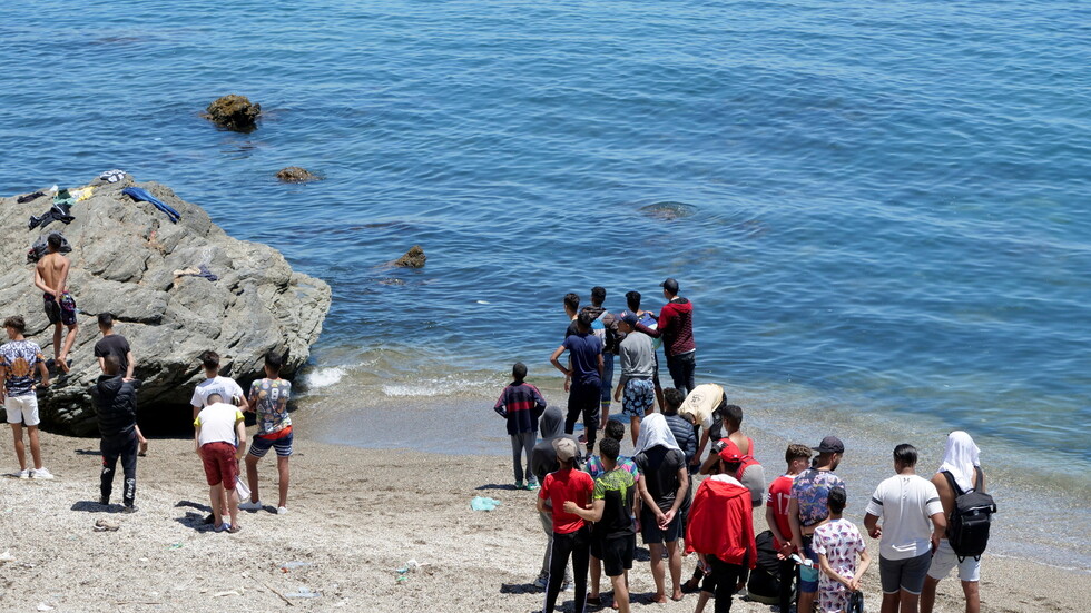 الشرطة المغربية تحبط محاولة مهاجرين اقتحام جيب سبتة