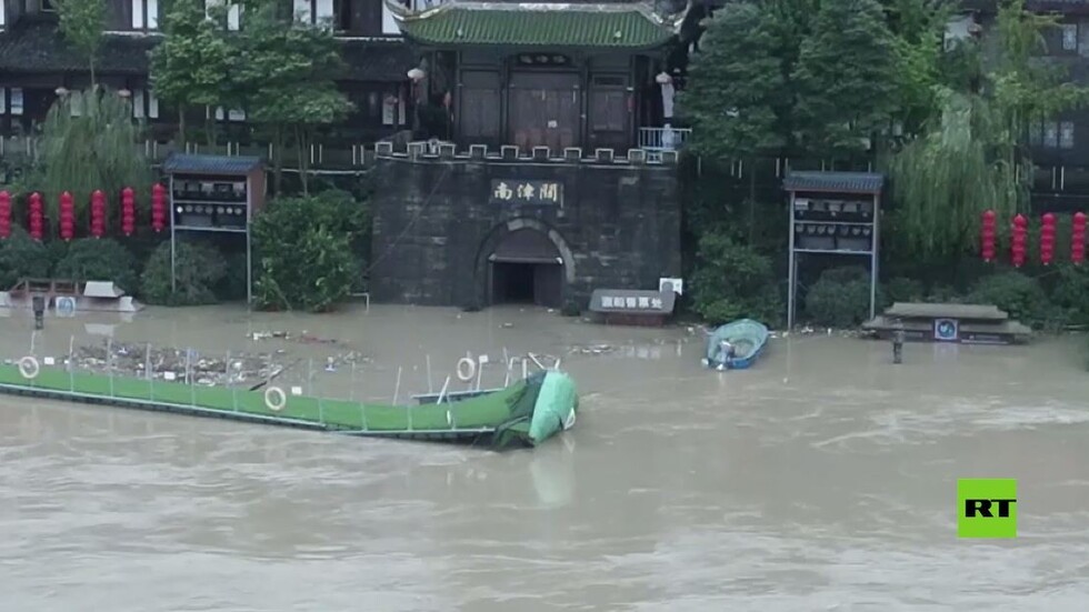 تصوير جوي يظهر فيضانات عارمة اجتاحت مدينة صينية تاريخية