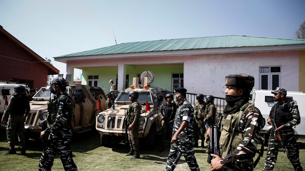 مقتل معلمين برصاص مسلحين في إقليم كشمير