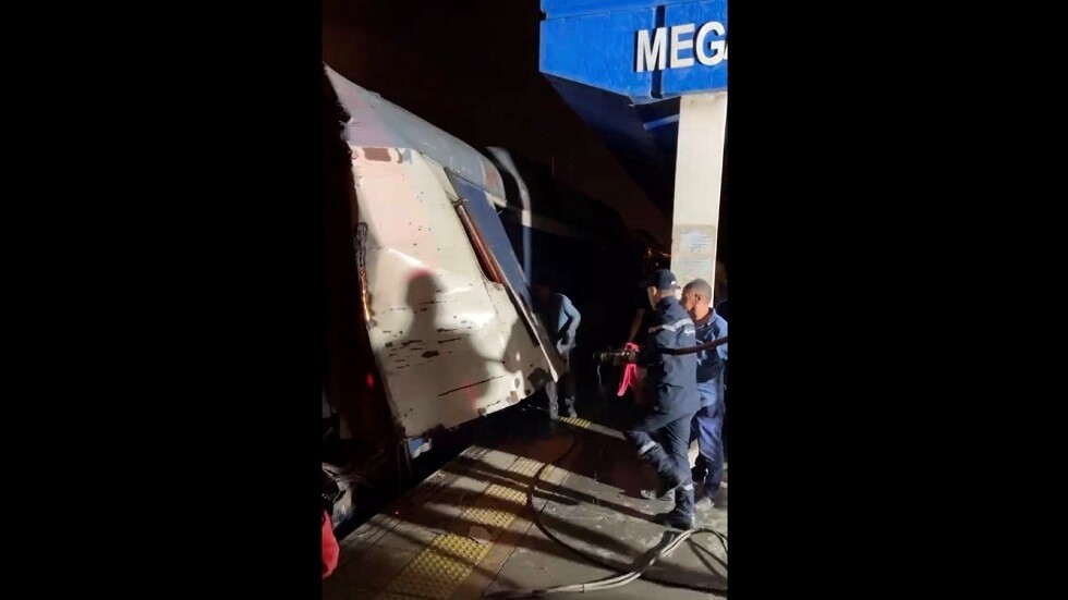 تونس.. إصابة 33 شخصا في اصطدام قطارين (فيديو)