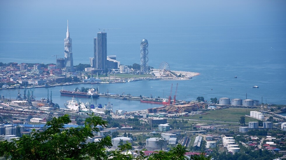 انهيار مبنى سكني في باتومي بجورجيا