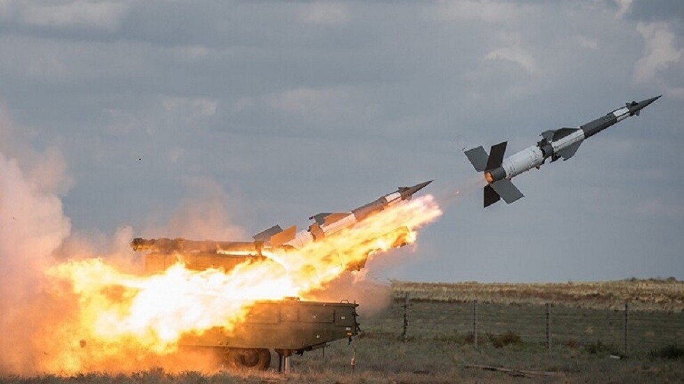 "سانا": الدفاعات السورية تتصدى لأهداف معادية في سماء ريف حمص