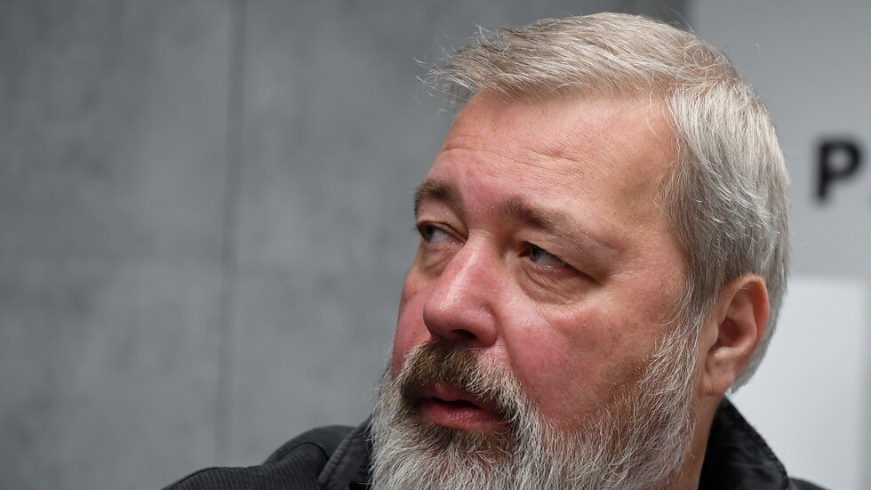 بايدن يهنئ موراتوف بجائزة نوبل للسلام