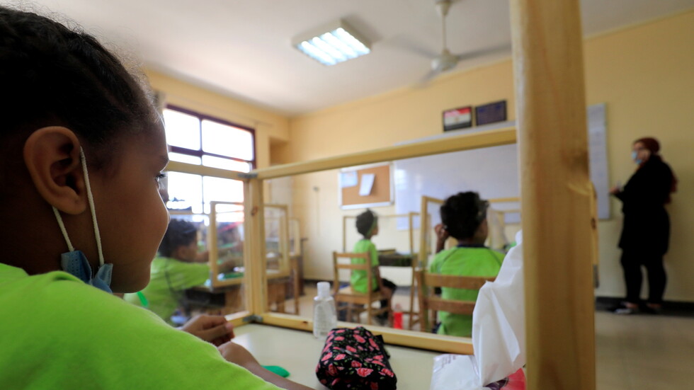 مصر.. طفل في أول يوم دراسة يتوسل لمحافظ الدقهلية باكيا: "عايز أروح" (فيديو)