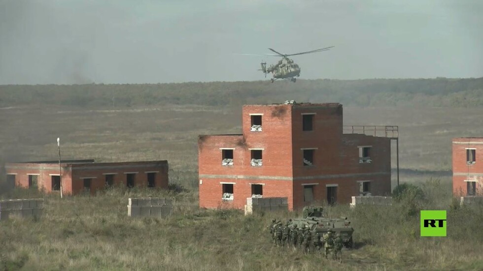 عسكريو روسيا وباكستان يستخدمون مروحيات و روبوتات "أوران-6" لاقتحام موقع لمجموعة إرهابية مسلحة