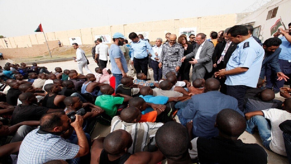 الداخلية الليبية تنفي استخدام القوة المفرطة ضد المهاجرين الفارين