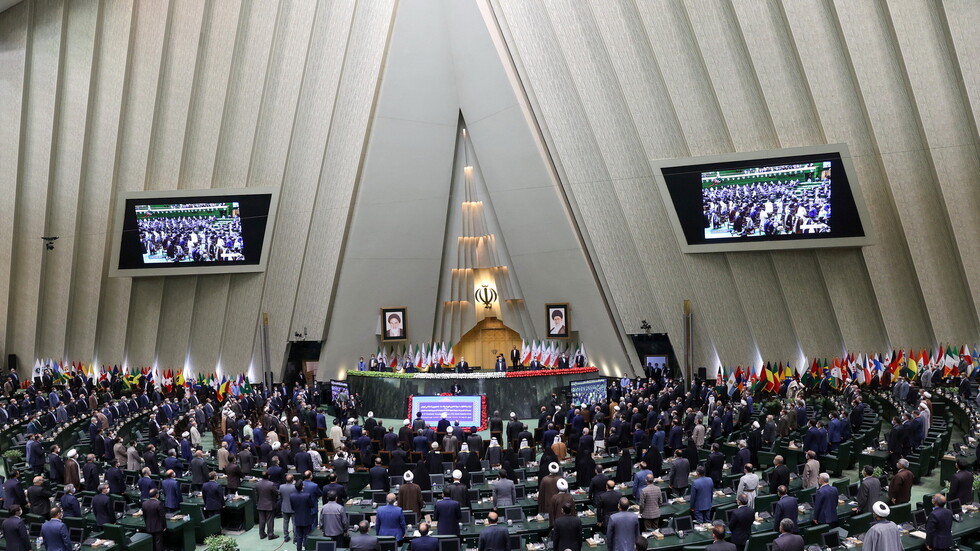 برلماني إيراني: المفاوضون السابقون بالاتفاق النووي أخفوا عنا حقائق كثيرة