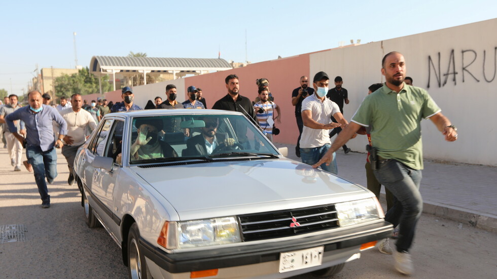 استقل سيارة والده.. الصدر يذكر أتباعه بمرجعهم (فيديو)