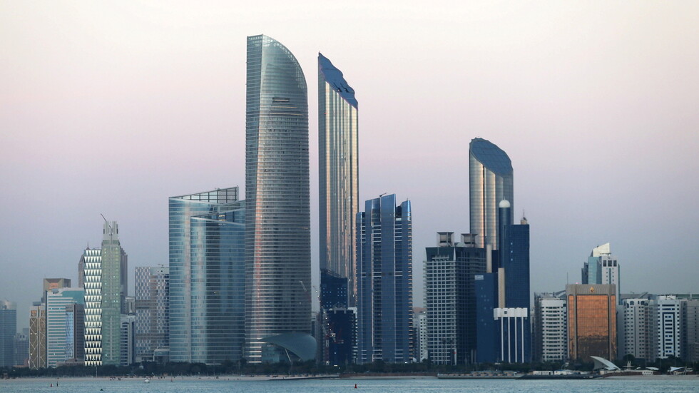 الرئيس الإماراتي يصدر قرارا باعتماد المبادئ الـ10 للدولة للـ50 عاما المقبلة