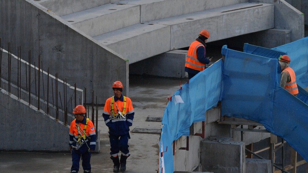 أوزبكستان تصدر جيشا من العمال إلى روسيا