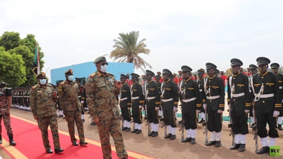 البرهان: لا حل للوضع الراهن إلا بحل الحكومة