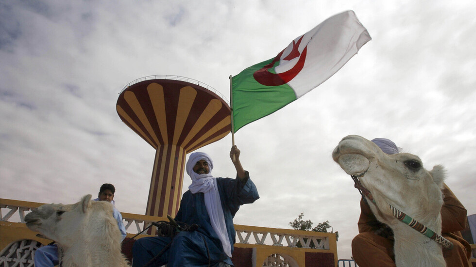 الجزائر.. فلاحون يحتجون مصطحبين الجمال (صورة)
