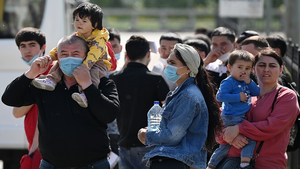خبراء: "تأنيث" الهجرة إلى روسيا