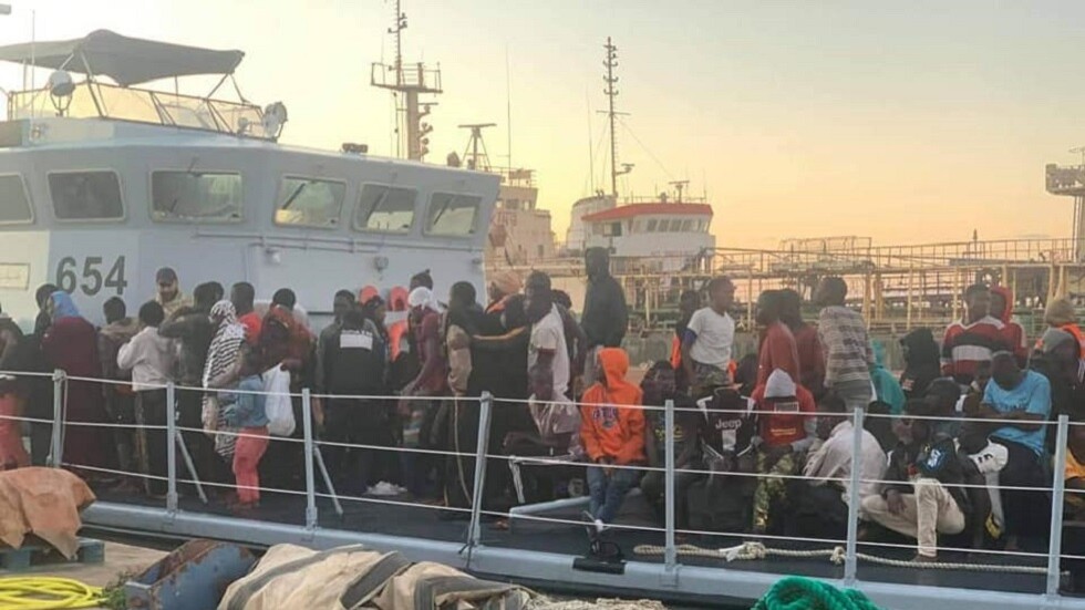 ليبيا.. حرس السواحل ينقذ 90 مهاجرا غير شرعي من عدة جنسيات إفريقية (صور + فيديو)
