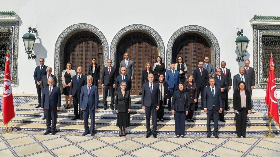 أعضاء الحكومة التونسية الجديدة يؤدون القسم أمام الرئيس قيس سعيد