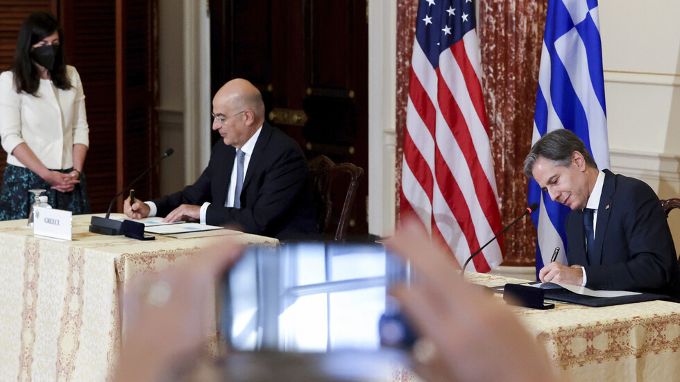 الولايات المتحدة واليونان توسعان التعاون الدفاعي وسط التوترات مع تركيا