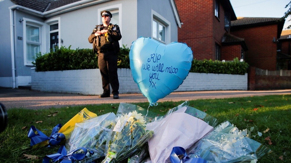 شرطة مكافحة الإرهاب البريطانية تحقق في مقتل برلماني طعنا ووسائل إعلام تكشف أصول الجاني