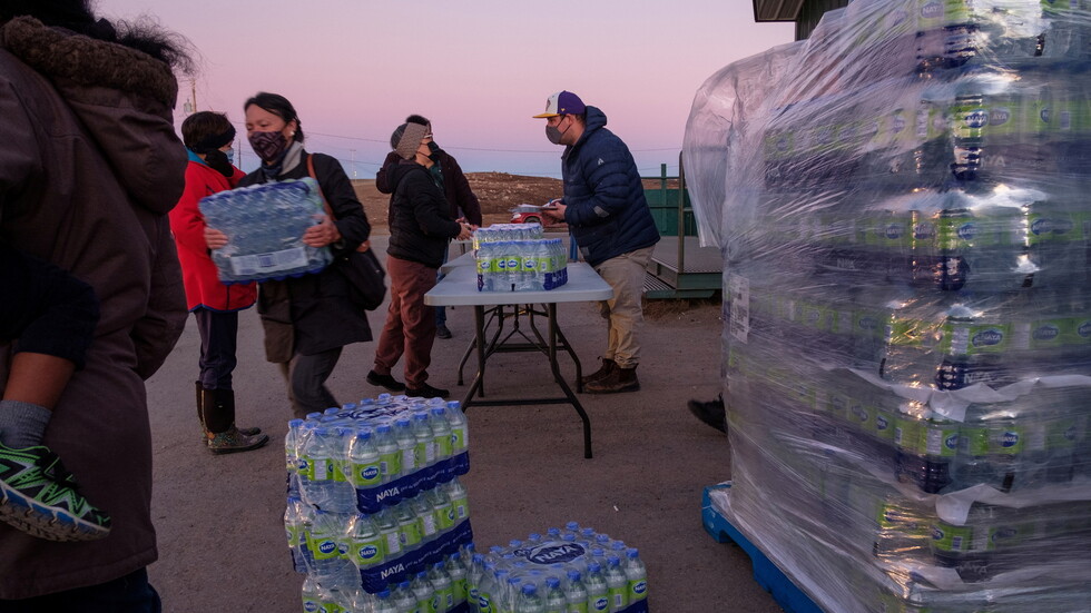 كندا.. مزاعم بوجود مستويات عالية جدا من الزيوت في المياه