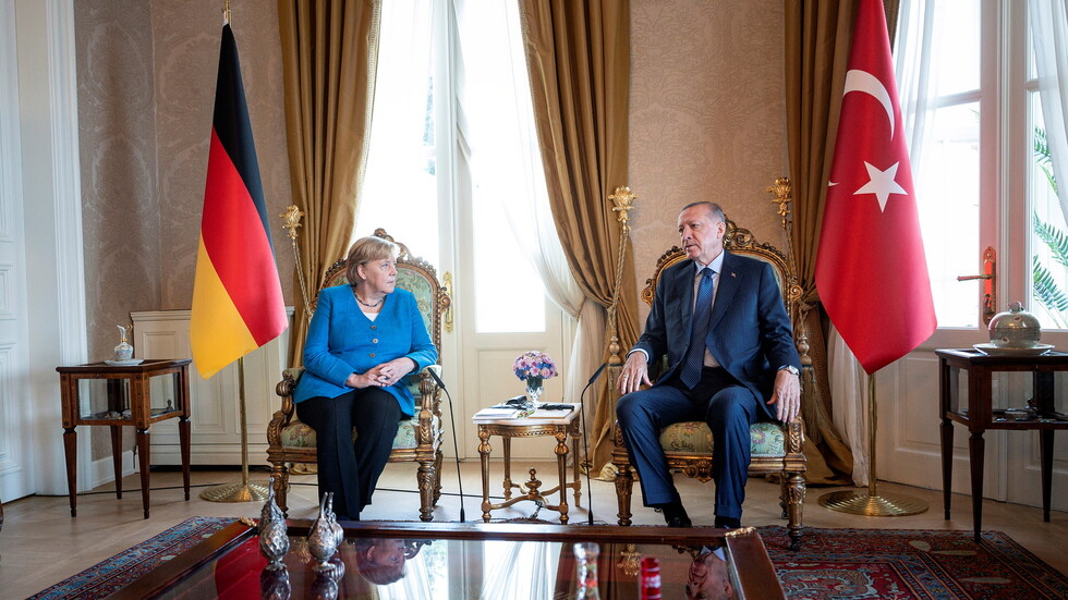 أردوغان لميركل: الأتراك يعانون في أوروبا من العنصرية ومعاداة الإسلام والتمييز