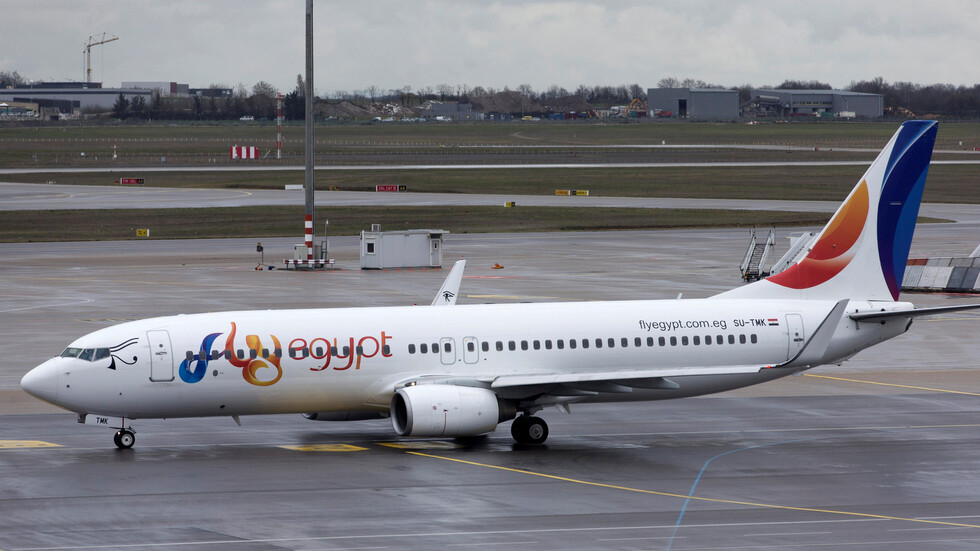 انفجار إطارات طائرة مصرية أثناء هبوطها بمطار كلوج نابوكا في رومانيا