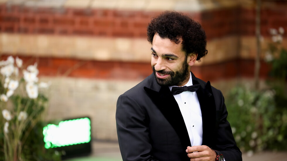 صلاح يلبي دعوة البلاط الملكي البريطاني ويوجه تحذيرا للبشرية (فيديو+صور)