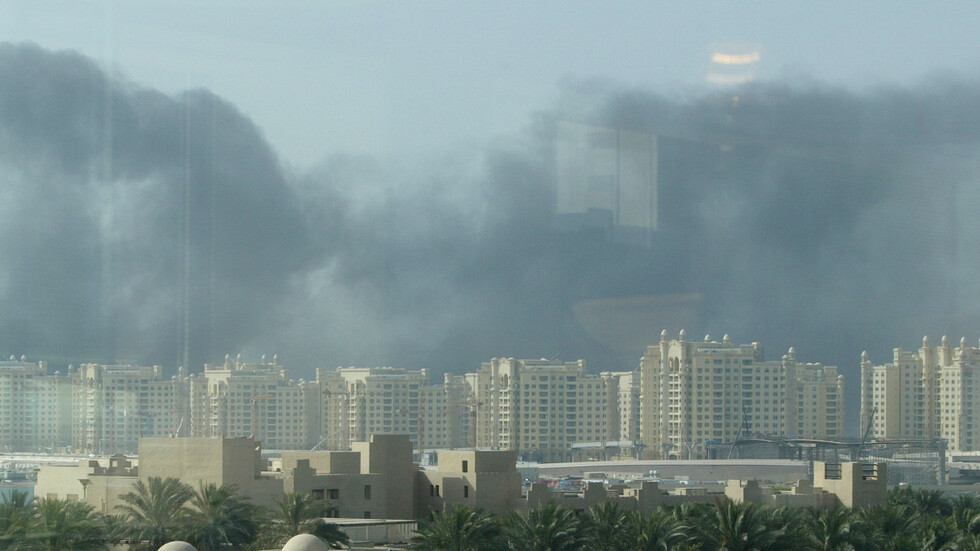 الإمارات.. الدفاع المدني يسيطر على حريق هائل في مخلفات زيوت بمنطقة صناعية (صور)