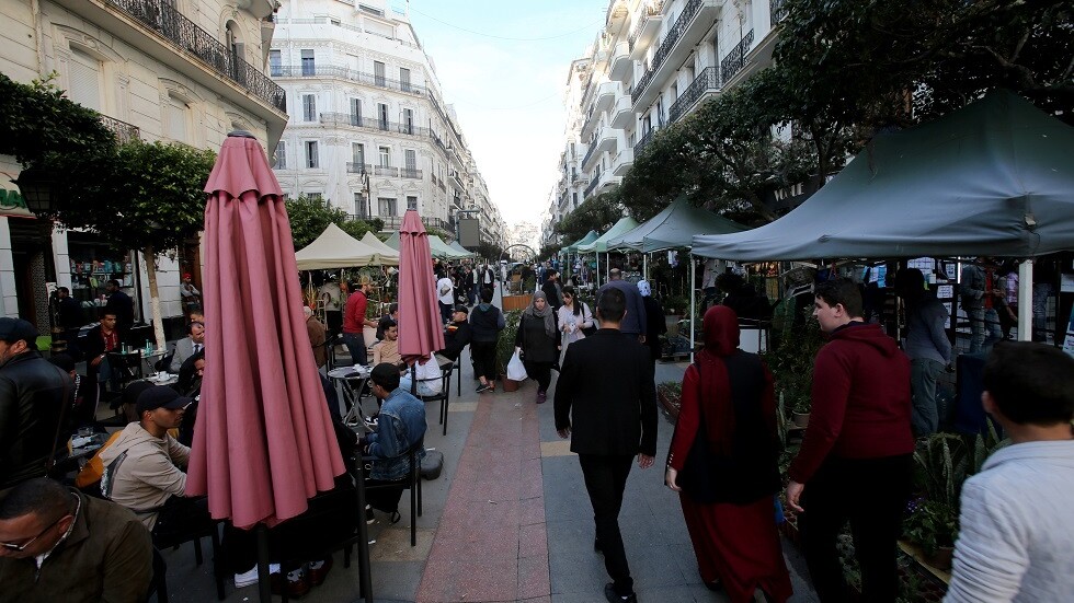 الجزائر تلغي تدابير الحجر الصحي في جميع المحافظات