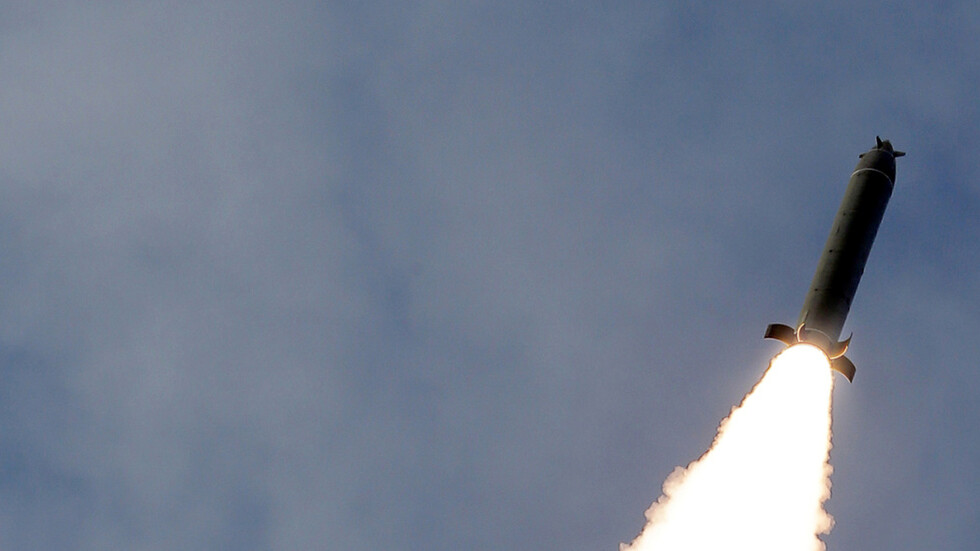 سيؤول: صاروخ باليستي أطلقته كوريا الشمالية يبلغ مداه 450 كيلومترا