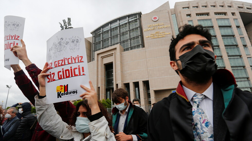 الخارجية التركية تبلغ 10 سفراء بأن بيانات دولهم حول عثمان كافالا  