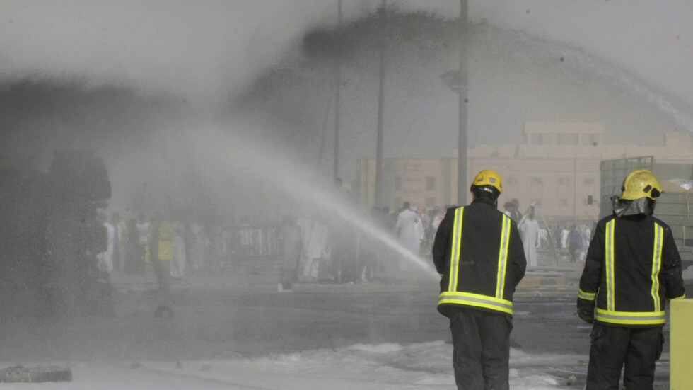 السعودية..الدفاع المدني يحاصر حريقا ضخما في وادي سد أبها (فيديو)