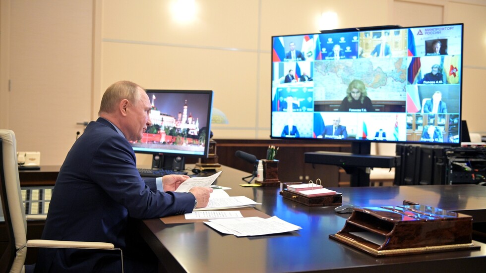 سلطات روسيا تقرر فرض عطلة رسمية مدفوعة الأجر تمتد من 30 أكتوبر حتى 7 نوفمبر للحد من انتشار كورونا