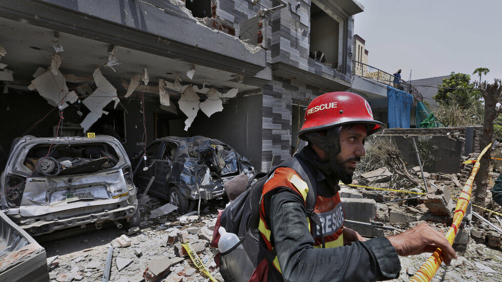 وسائل إعلام باكستانية: قتيلان جراء انفجار مدمر يهز مصنعا في لاهور (فيديو)