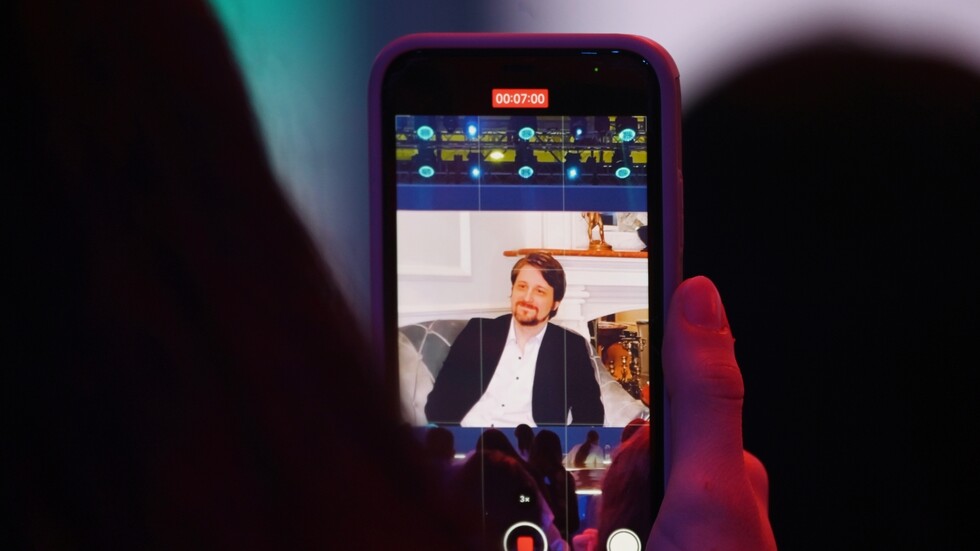 سنودن يغرد بالفارسية ويحدث صدى في إيران