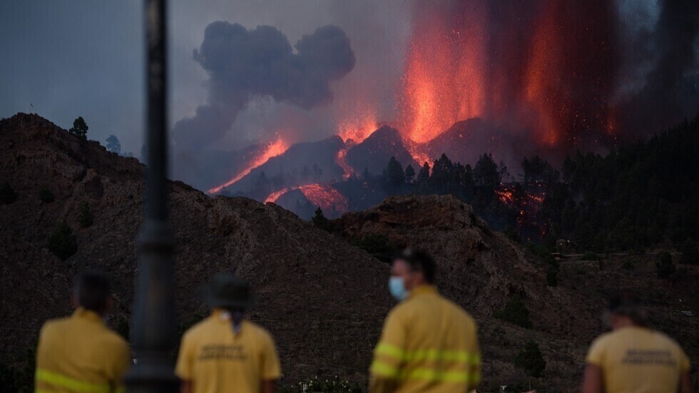 أستاذ جيولوجيا يوجه رسالة للشعب المصري بخصوص بركان سيصل غازه إلى مصر