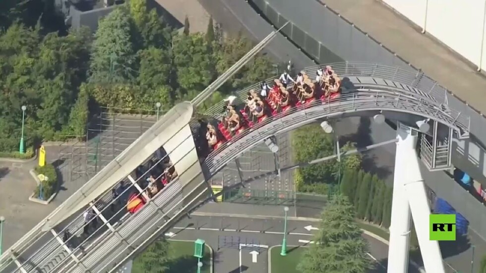 بالفيديو.. إنقاذ سياح علقوا رأسا على عقب في قطار للملاهي في اليابان