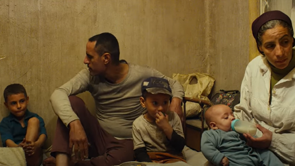 مخرج فيلم "ريش" عن اتهام فيلمه بالإساءة لمصر: جمال السينما يكمن في الاختلاف (فيديو)