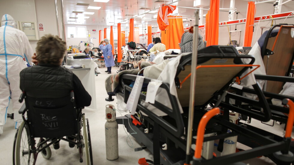 رومانيا تشدد القيود لوقف تصاعد إصابات ووفيات كورونا في البلاد