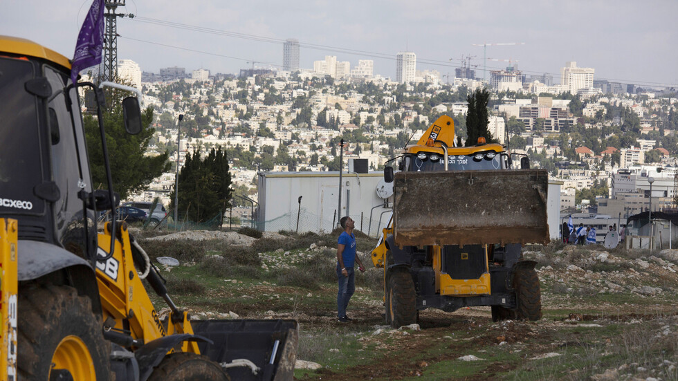 إسرائيل تعلن خطة لبناء أكثر من 1.3 ألف وحدة استيطانية جديدة في الضفة الغربية