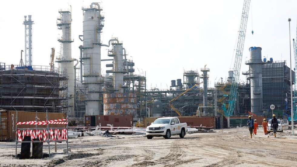 نيجيريا.. مصرع 25 شخصا بانفجار مصفاة للنفط