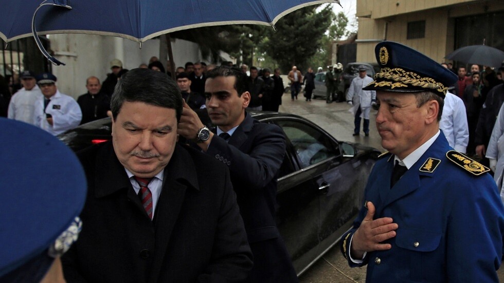 النيابة الجزائرية تطالب بالسجن 7 سنوات لمسؤولين أمنيين سابقين