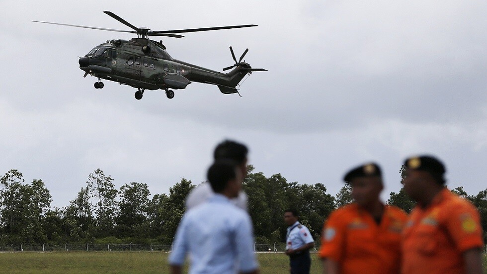 مقتل طيار وإصابة آخر بتحطم طائرة شحن في إندونيسيا