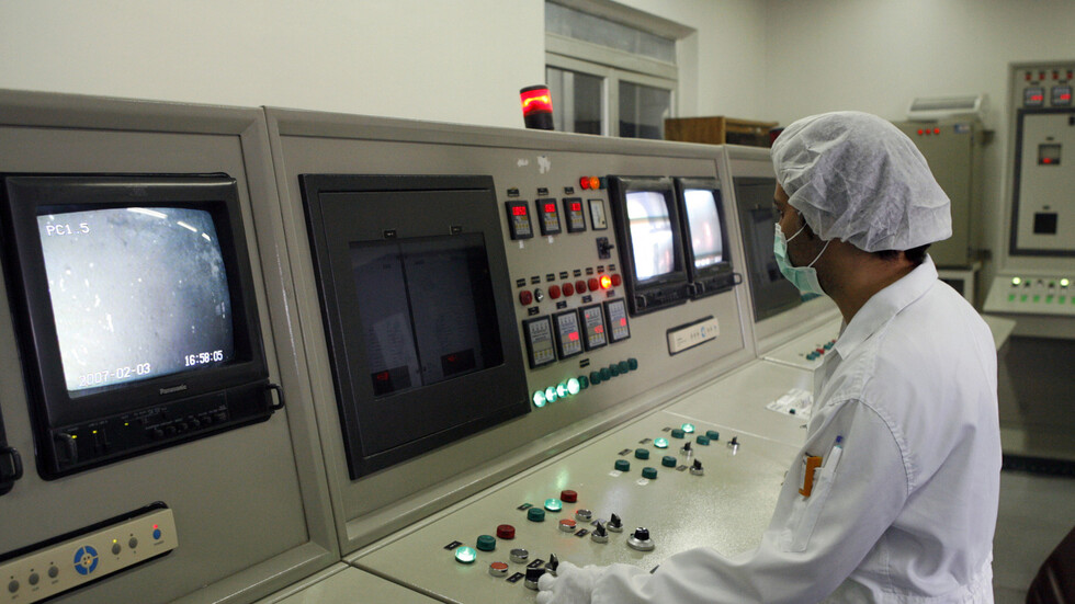 الطاقة الذرية: إيران تغذي المزيد من أجهزة الطرد باليورانيوم عالي التخصيب