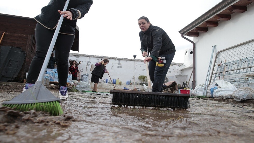 إيطاليا.. مصرع شخصين بعاصفة حولت شوارع الجنوب إلى أنهار